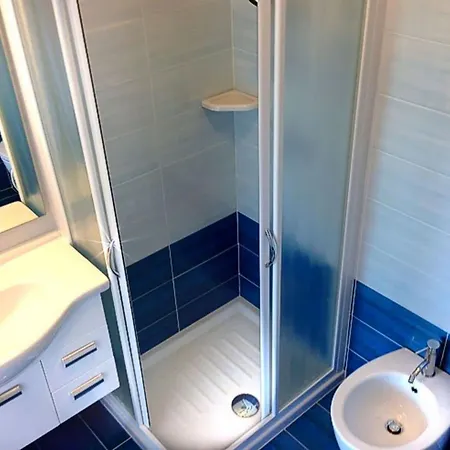 Your Summer Retreat In Lido Dei Pini Апартаменты